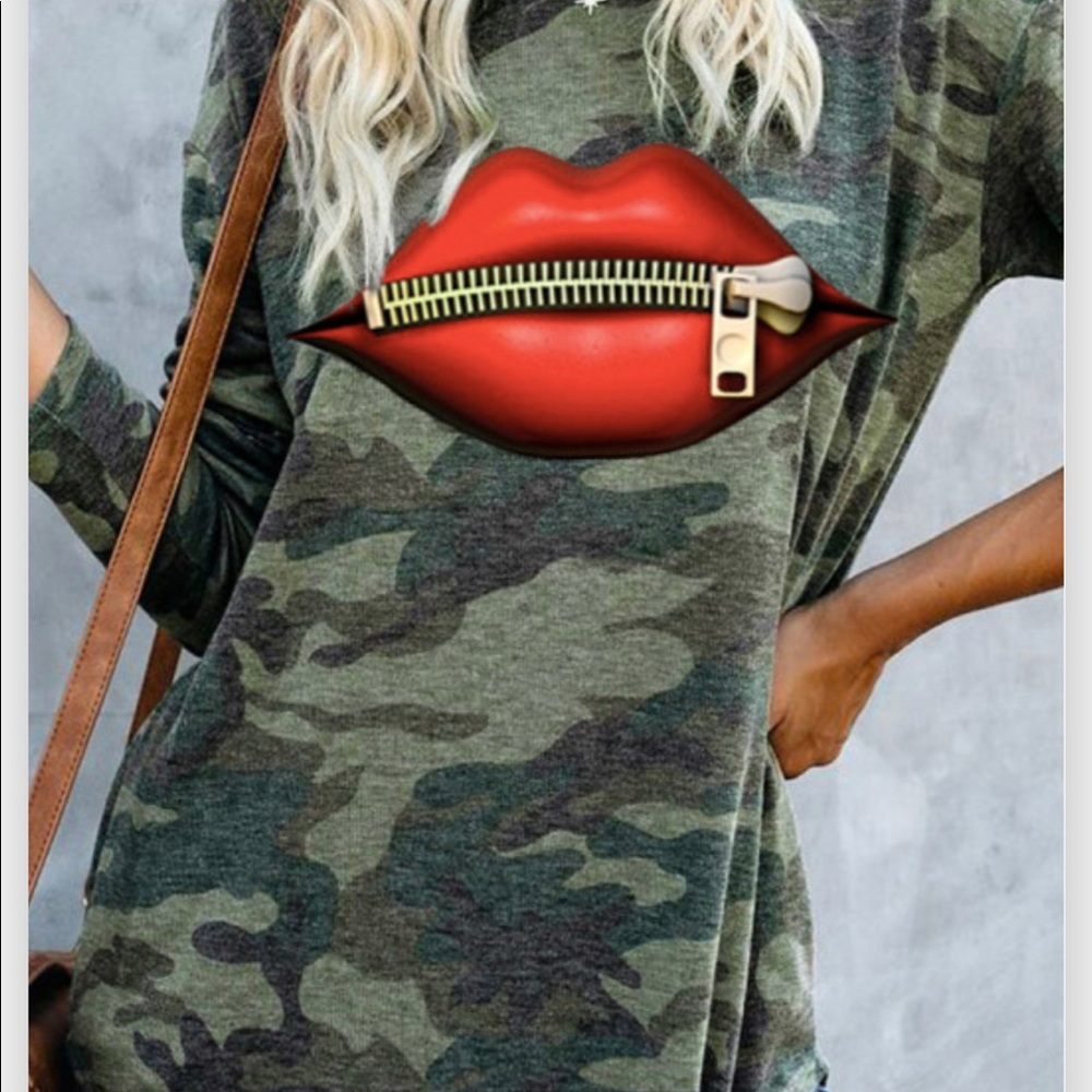Camp red lips sweatshirt